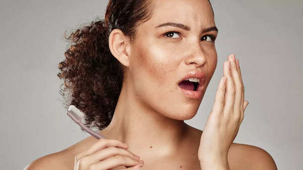 How to know if you have bad breath How to know if you have bad breath